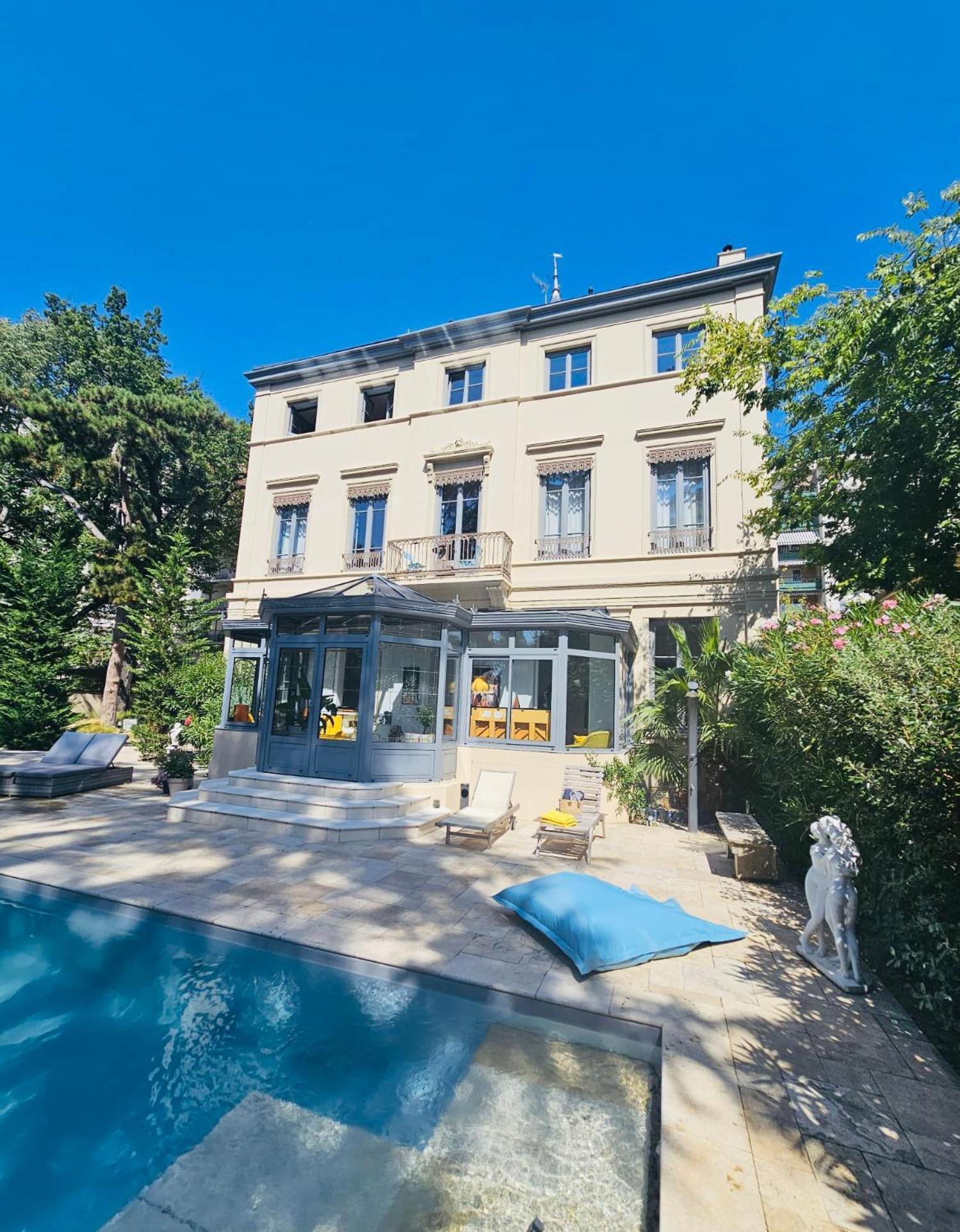 Chateau Grandclement Lyon Villeurbanne Niveau Rdc - Tresor Cache En Ville Avec Vue Piscine Et Parc 빌뢰르반 외부 사진