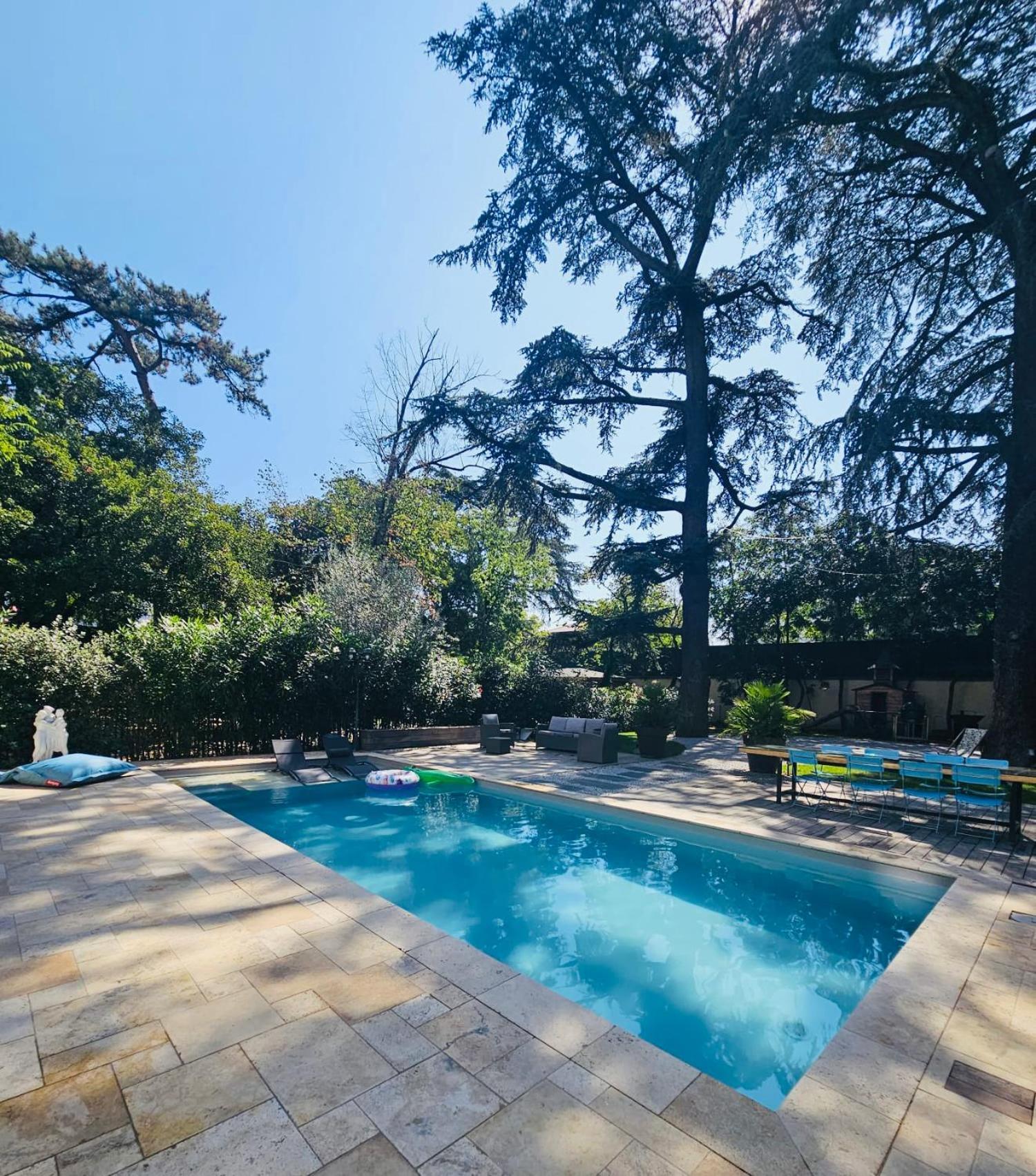 Chateau Grandclement Lyon Villeurbanne Niveau Rdc - Tresor Cache En Ville Avec Vue Piscine Et Parc 빌뢰르반 외부 사진